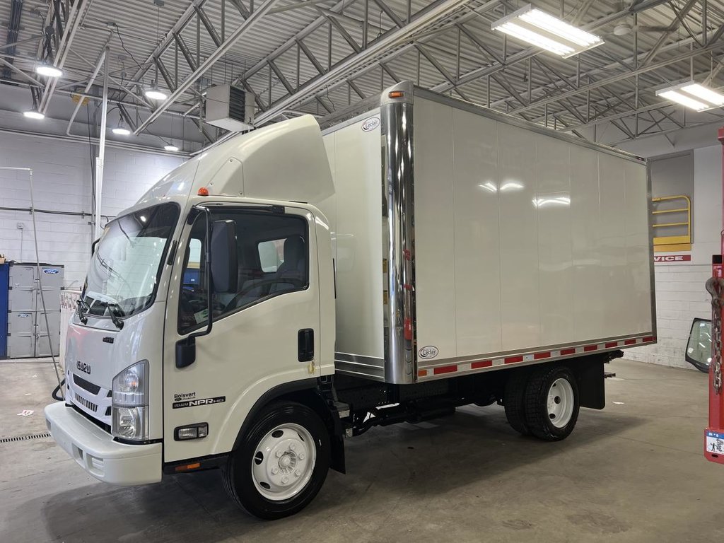 2021 Isuzu NPR-HD NPR HD CUBE 14 PIEDS in Boucherville, Quebec - 2 - w1024h768px