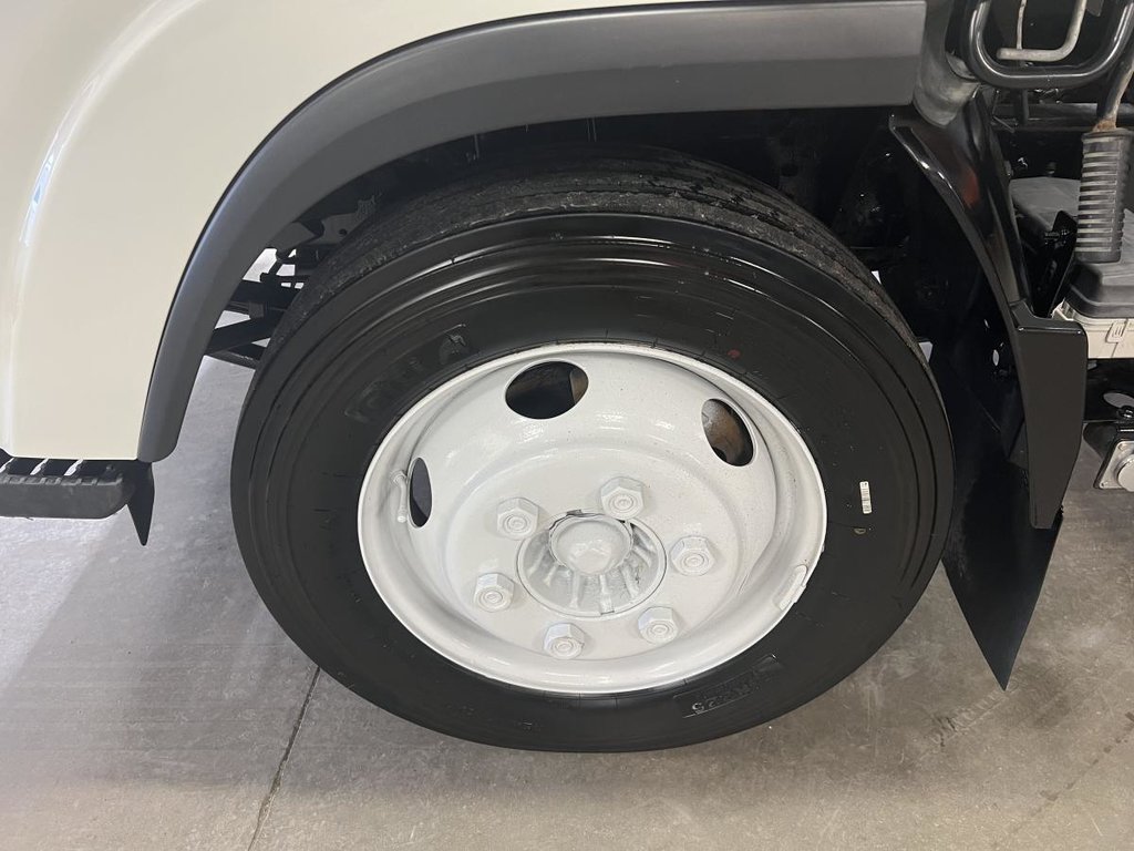 2021 Isuzu NPR-HD NPR HD CUBE 14 PIEDS in Boucherville, Quebec - 7 - w1024h768px