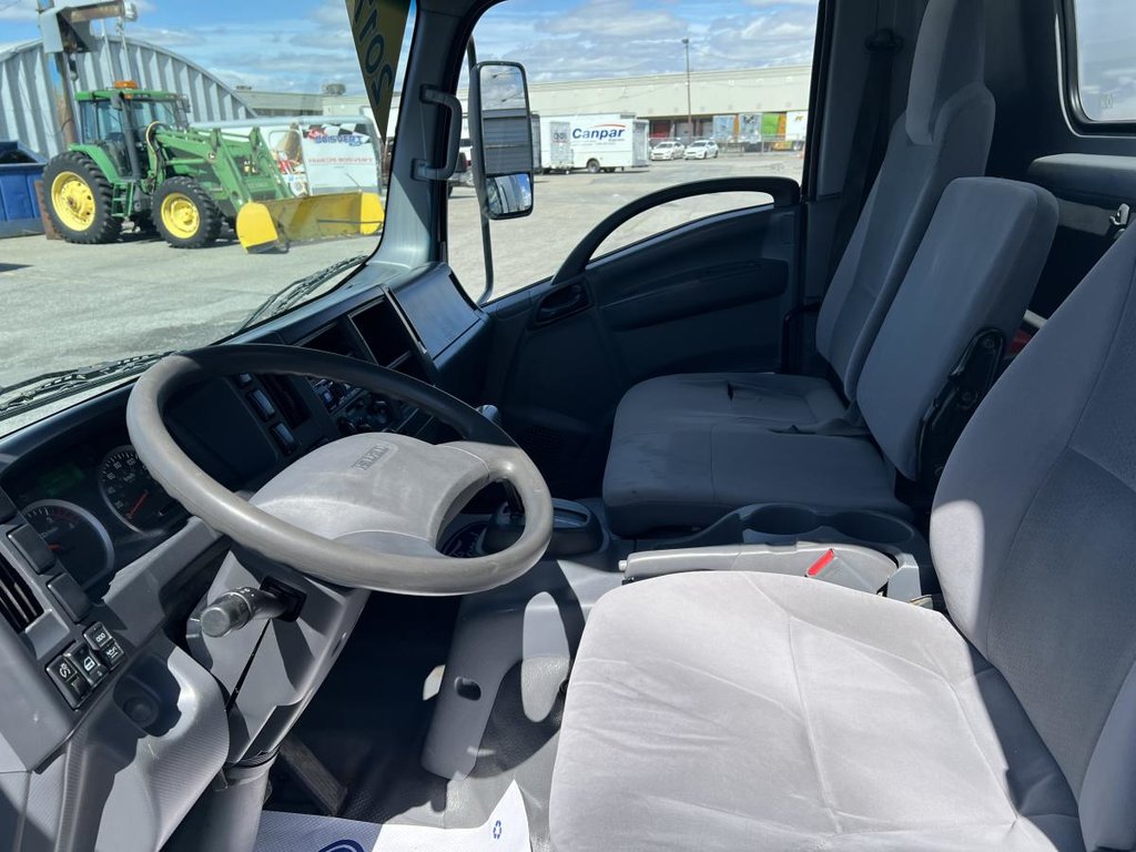2017 Isuzu NRR DIESEL 5.2l CUBE 2096x96 in Boucherville, Quebec - 13 - w1024h768px