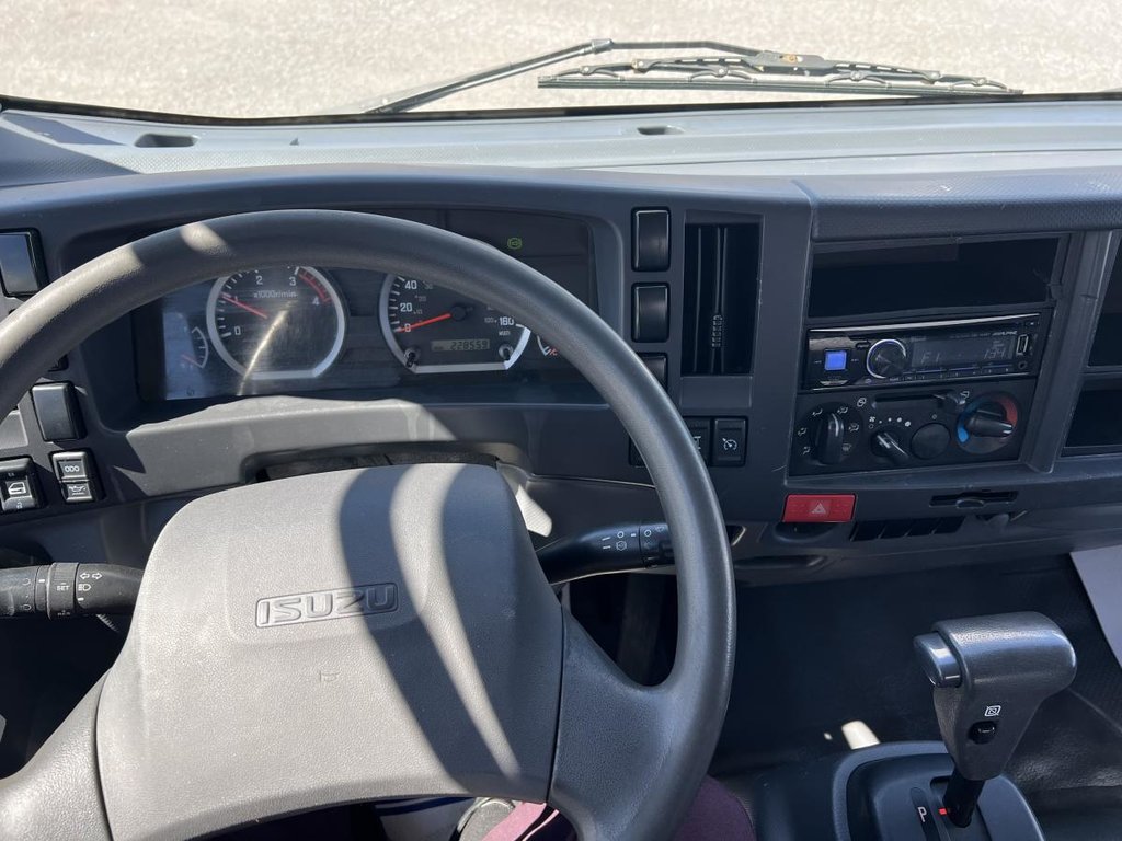 2017 Isuzu NRR DIESEL 5.2l CUBE 2096x96 in Boucherville, Quebec - 14 - w1024h768px