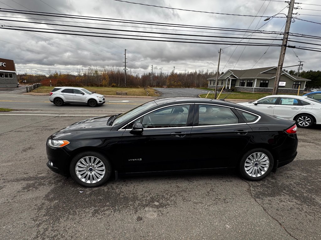 2016 Ford Fusion SE Hybrid in Amherst, Nova Scotia - 5 - w1024h768px