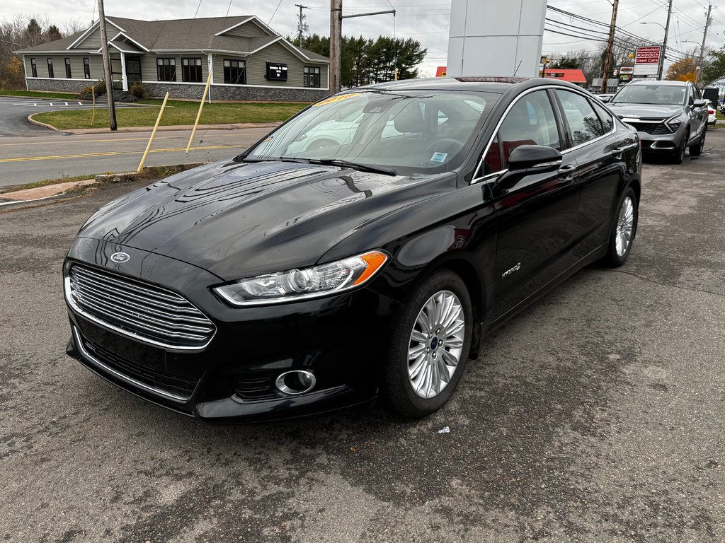 2016 Ford Fusion SE Hybrid in Amherst, Nova Scotia - 4 - w1024h768px