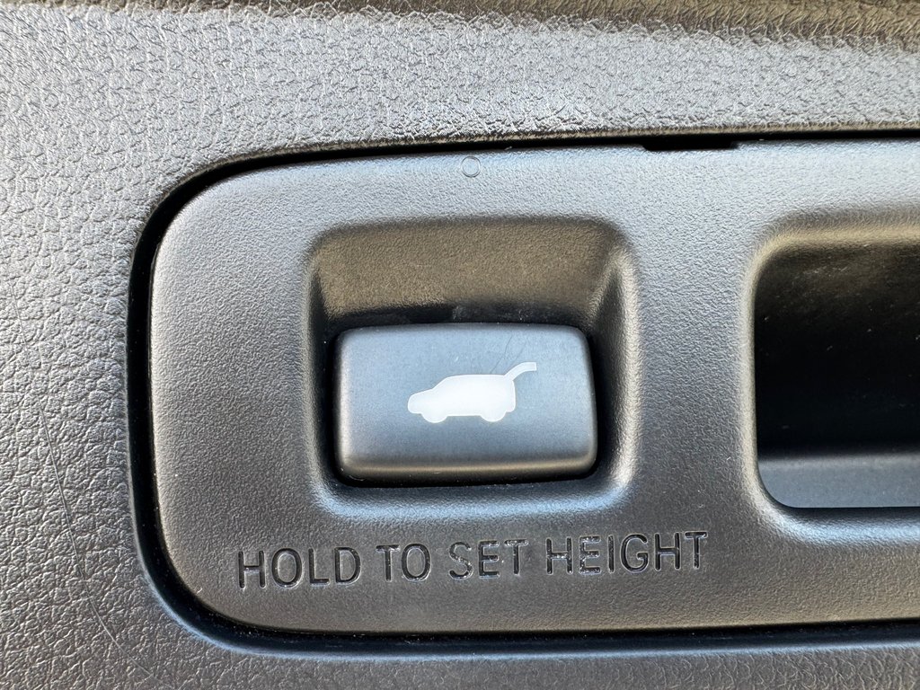 Honda CR-V HYBRID TOURING 2023 à Amherst, Nouvelle-Écosse - 11 - w1024h768px