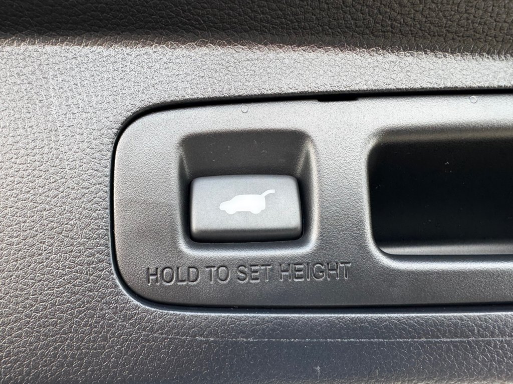 Honda CR-V HYBRID TOURING 2024 à Amherst, Nouvelle-Écosse - 10 - w1024h768px