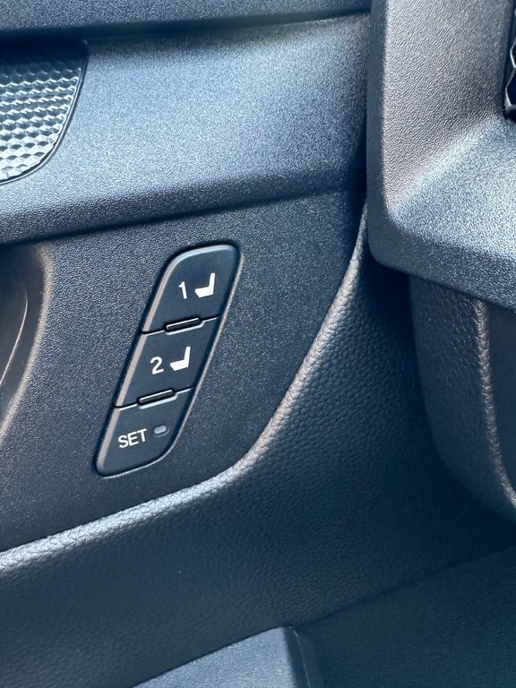 2025 Honda CR-V HYBRID EX-L in Amherst, Nova Scotia - 16 - w1024h768px