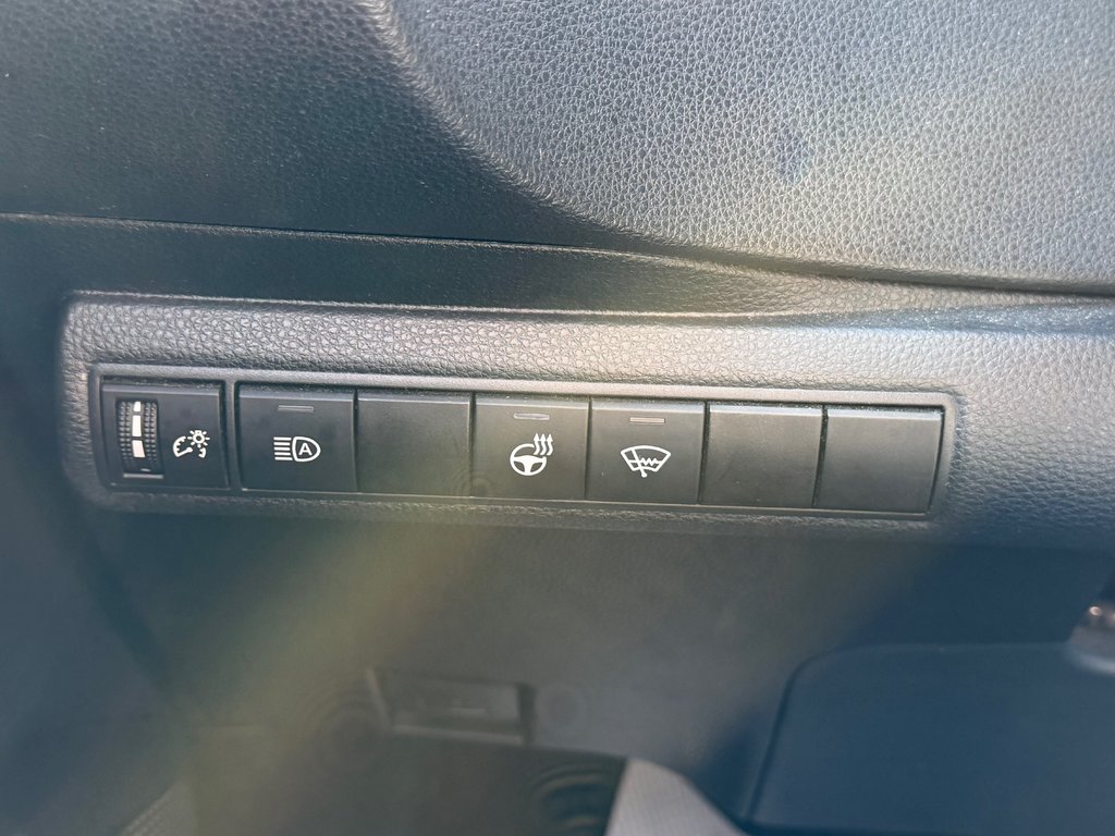 2021 Toyota COROLLA LE in Amherst, Nova Scotia - 13 - w1024h768px