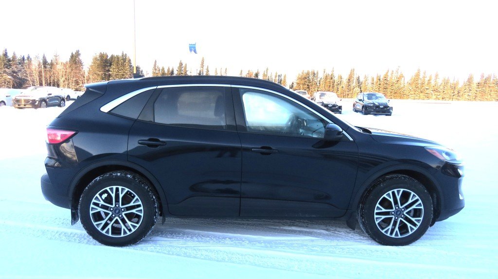 Ford Escape AWD SEL 2021 à Les Escoumins, Québec - 4 - w1024h768px