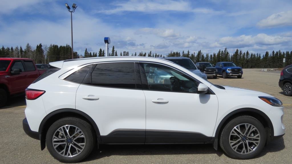 2022 Ford Escape AWD SEL in Les Escoumins, Quebec - 4 - w1024h768px