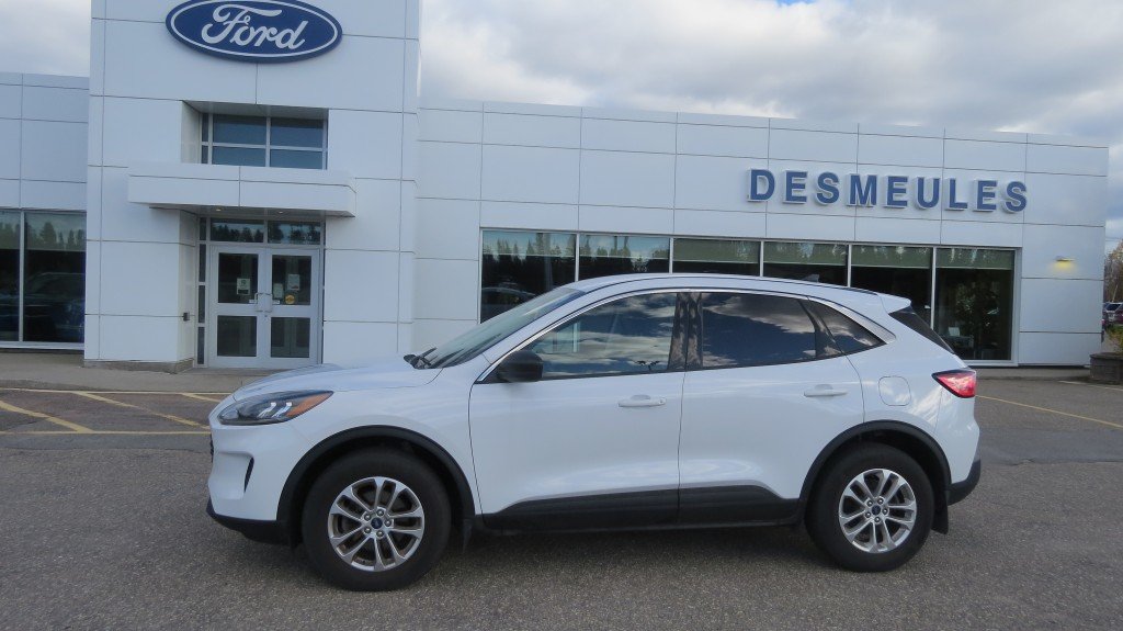 Ford Escape AWD SE 2022 à Les Escoumins, Québec - 2 - w1024h768px