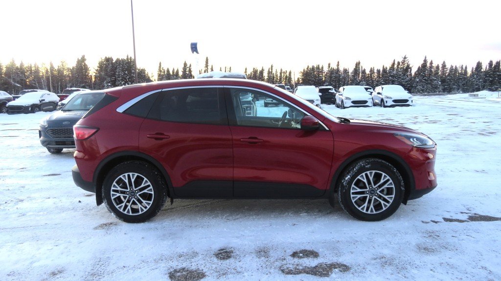 Ford Escape SEL AWD HEV 2022 à Les Escoumins, Québec - 4 - w1024h768px