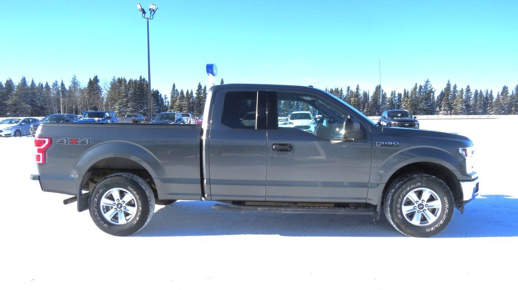 Ford F-150 4WD Super Cab 145'' SWB 2018 à Les Escoumins, Québec - 4 - w1024h768px