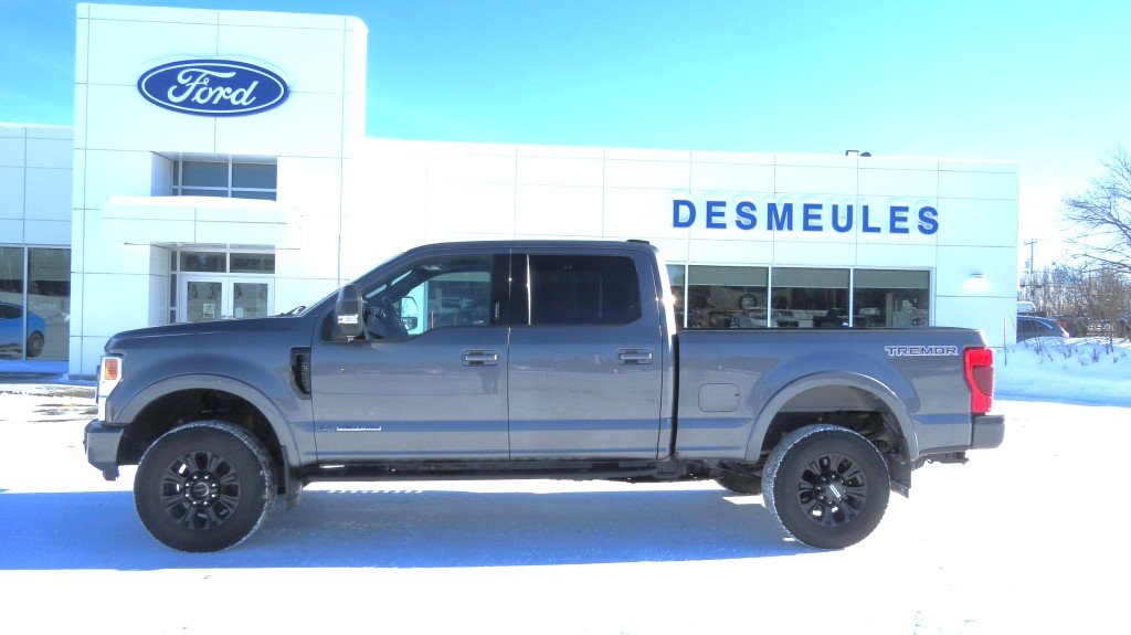 Ford F-350 Super Duty 4WD Crew Cab TREMOR LARIAT 2022 à Les Escoumins, Québec - 2 - w1024h768px