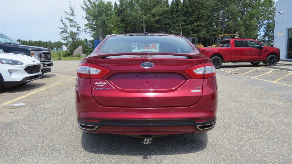 2016 Ford Fusion SE AWD in Les Escoumins, Quebec - 8 - w1024h768px