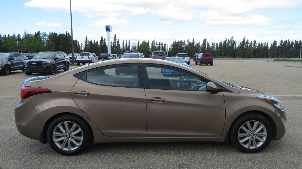 Hyundai ELANTRA SE BERLINE 2015 à Les Escoumins, Québec - 4 - w1024h768px