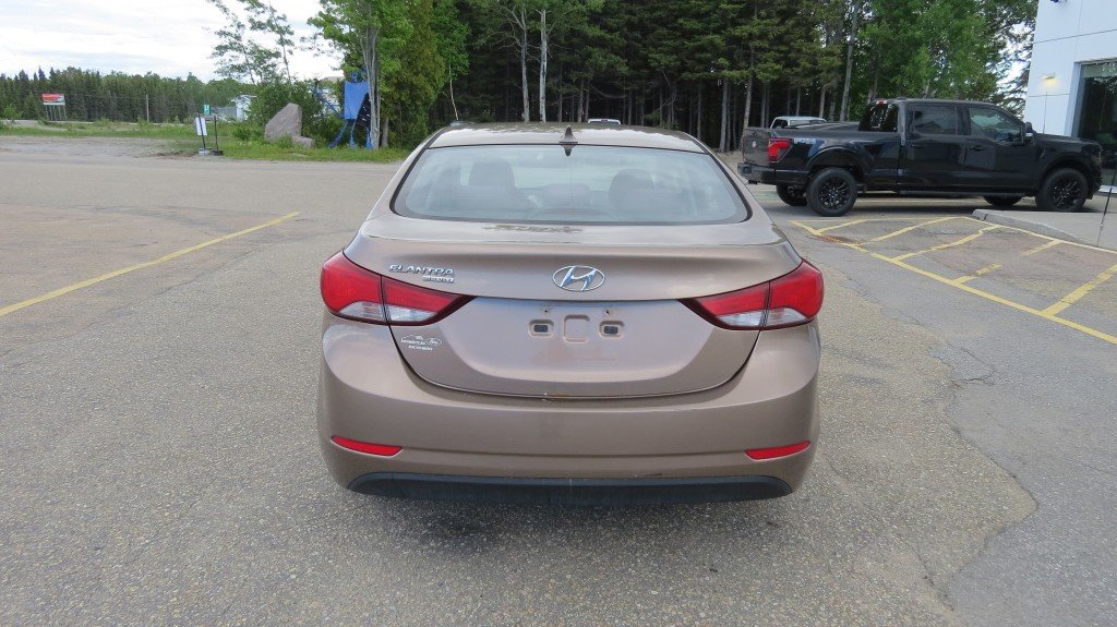Hyundai ELANTRA SE BERLINE 2015 à Les Escoumins, Québec - 5 - w1024h768px