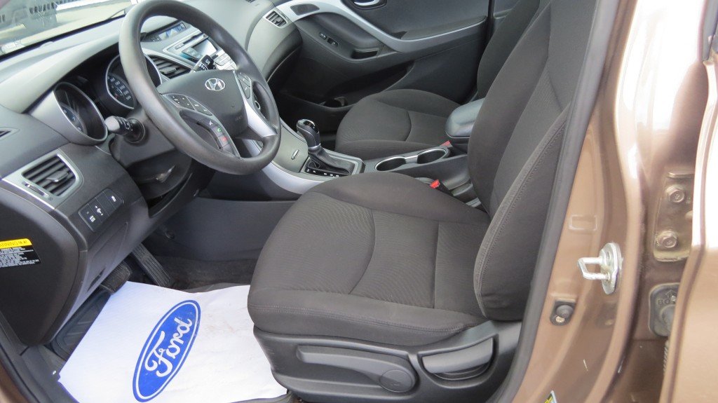 Hyundai ELANTRA SE BERLINE 2015 à Les Escoumins, Québec - 6 - w1024h768px