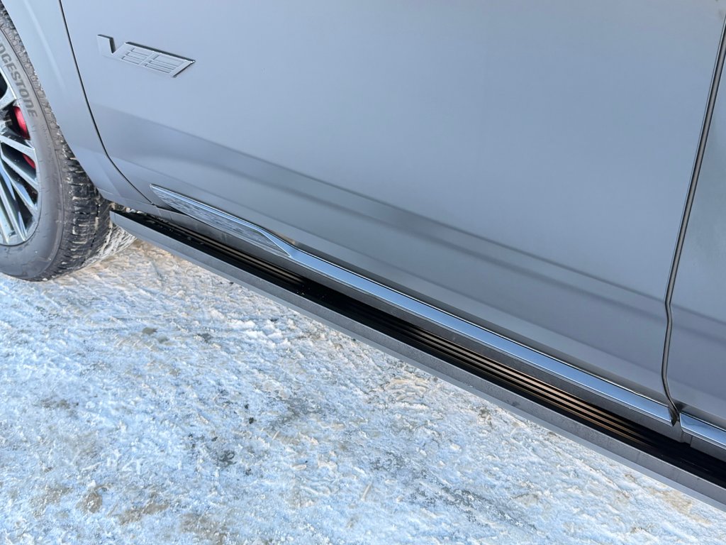 Cadillac Escalade V-SERIES / AWD / 682 HP / WRAP NOIR MAT / BAS KILOMETRAGE 2023 à Thetford Mines, Québec - 27 - w1024h768px