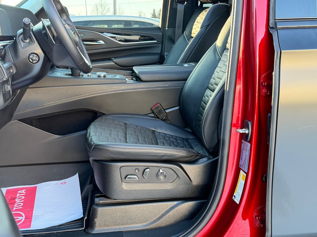 Cadillac Escalade V-SERIES / AWD / 682 HP / WRAP NOIR MAT / BAS KILOMETRAGE 2023 à Thetford Mines, Québec - 34 - w1024h768px