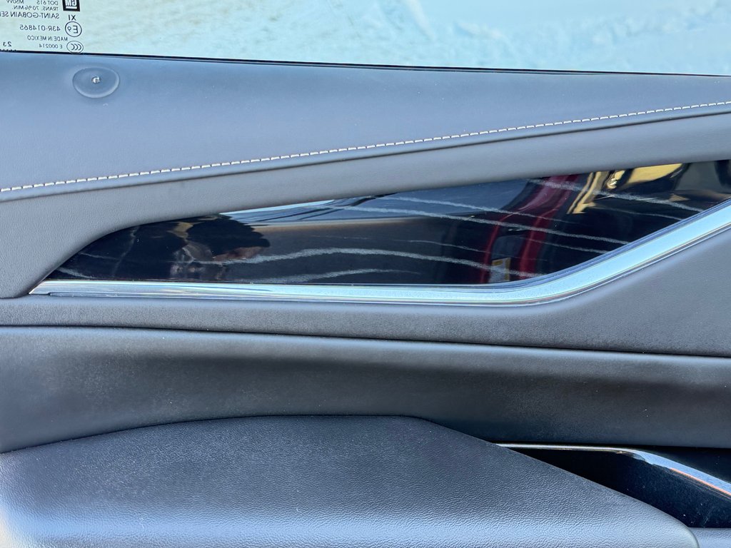 Cadillac Escalade V-SERIES / AWD / 682 HP / WRAP NOIR MAT / BAS KILOMETRAGE 2023 à Thetford Mines, Québec - 32 - w1024h768px