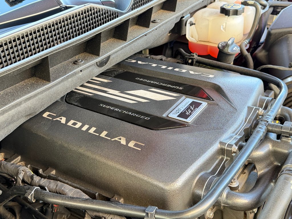 Cadillac Escalade V-SERIES / AWD / 682 HP / WRAP NOIR MAT / BAS KILOMETRAGE 2023 à Thetford Mines, Québec - 83 - w1024h768px