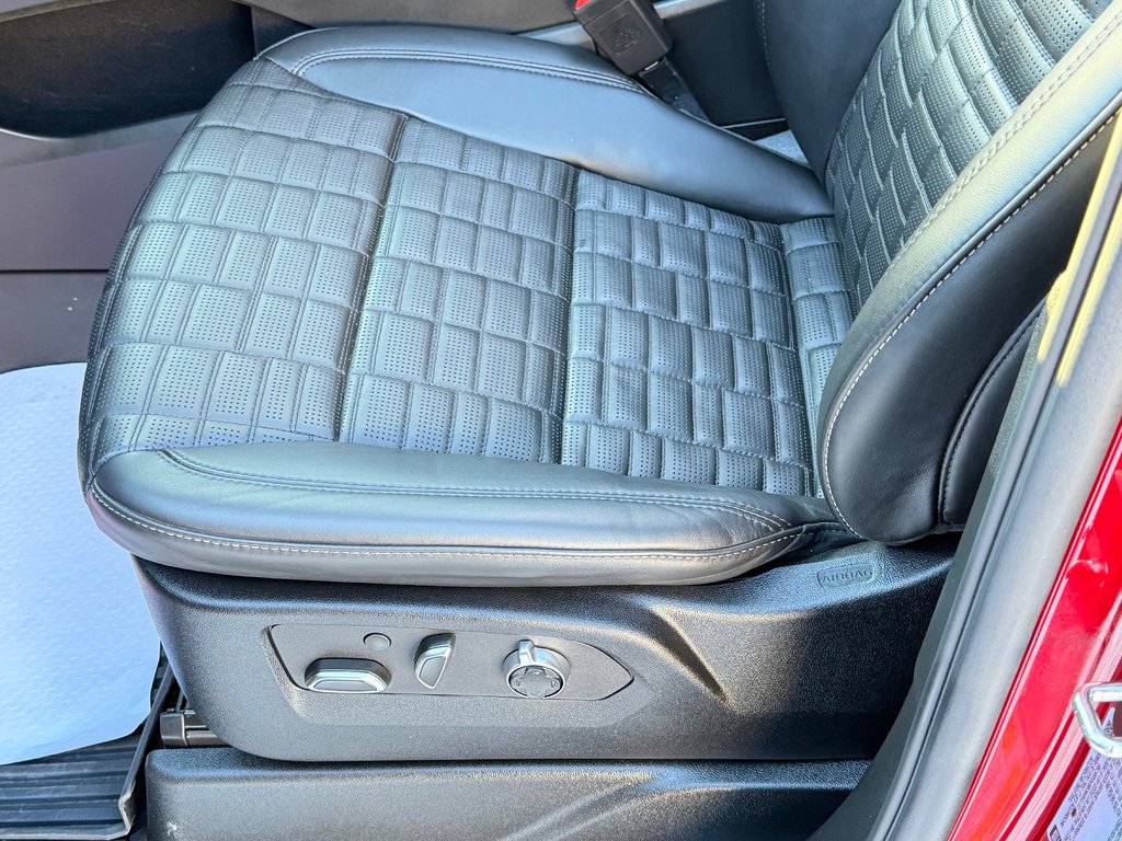 Cadillac Escalade V-SERIES / AWD / 682 HP / WRAP NOIR MAT / BAS KILOMETRAGE 2023 à Thetford Mines, Québec - 36 - w1024h768px