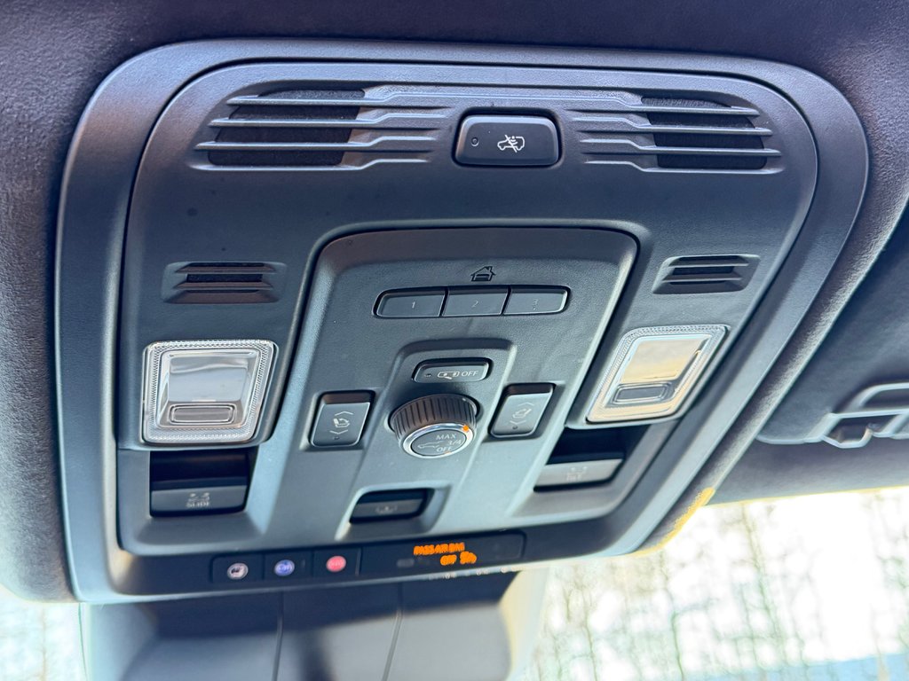 Cadillac Escalade V-SERIES / AWD / 682 HP / WRAP NOIR MAT / BAS KILOMETRAGE 2023 à Thetford Mines, Québec - 59 - w1024h768px