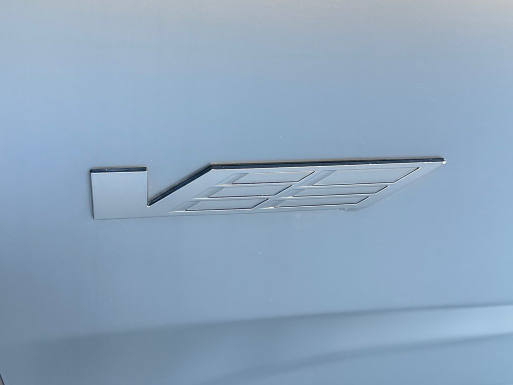 Cadillac Escalade V-SERIES / AWD / 682 HP / WRAP NOIR MAT / BAS KILOMETRAGE 2023 à Thetford Mines, Québec - 17 - w1024h768px