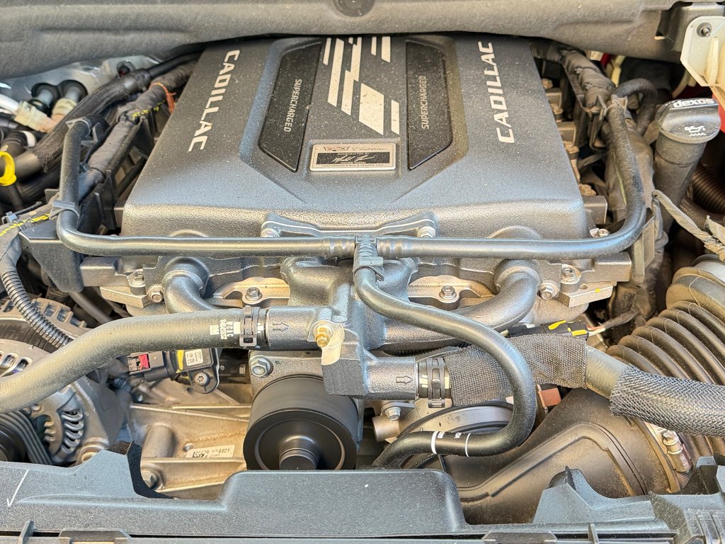 Cadillac Escalade V-SERIES / AWD / 682 HP / WRAP NOIR MAT / BAS KILOMETRAGE 2023 à Thetford Mines, Québec - 86 - w1024h768px