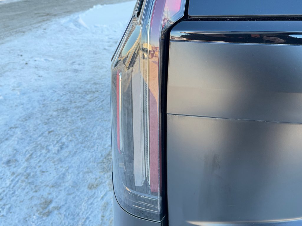 Cadillac Escalade V-SERIES / AWD / 682 HP / WRAP NOIR MAT / BAS KILOMETRAGE 2023 à Thetford Mines, Québec - 21 - w1024h768px