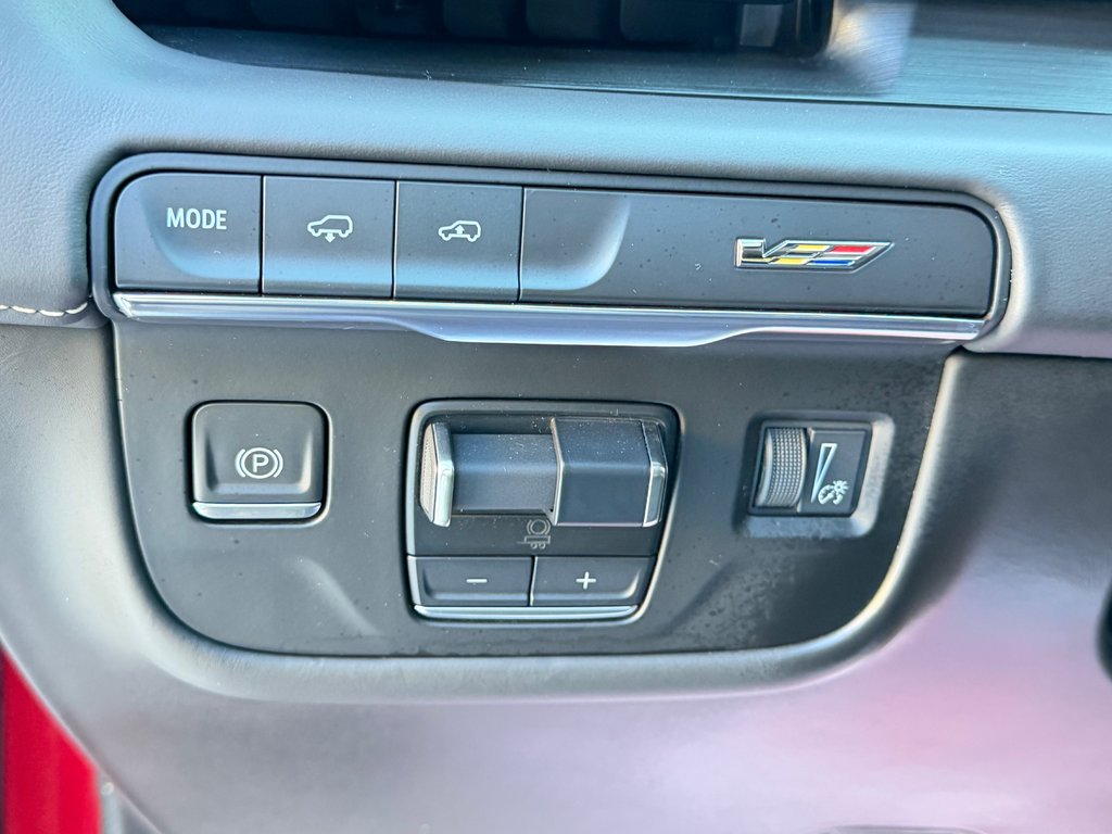 Cadillac Escalade V-SERIES / AWD / 682 HP / WRAP NOIR MAT / BAS KILOMETRAGE 2023 à Thetford Mines, Québec - 38 - w1024h768px