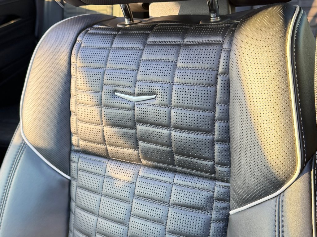 Cadillac Escalade V-SERIES / AWD / 682 HP / WRAP NOIR MAT / BAS KILOMETRAGE 2023 à Thetford Mines, Québec - 37 - w1024h768px