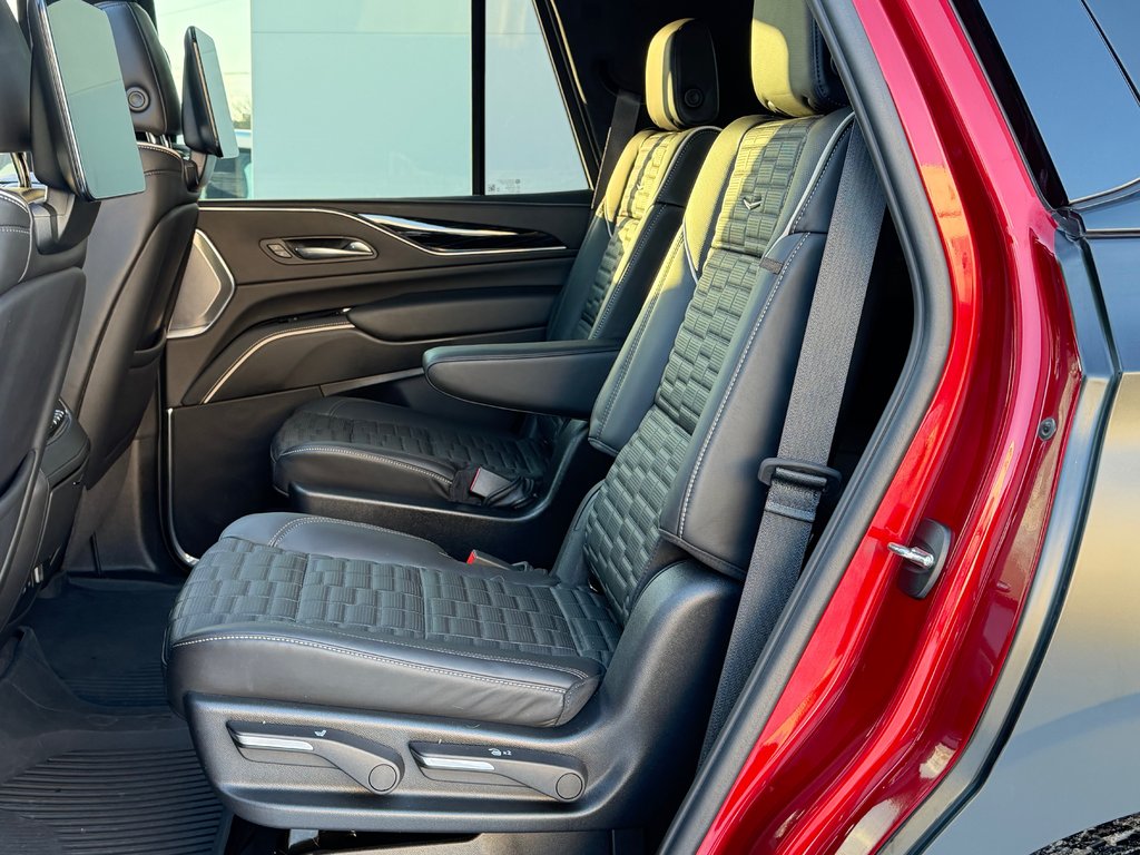 Cadillac Escalade V-SERIES / AWD / 682 HP / WRAP NOIR MAT / BAS KILOMETRAGE 2023 à Thetford Mines, Québec - 65 - w1024h768px