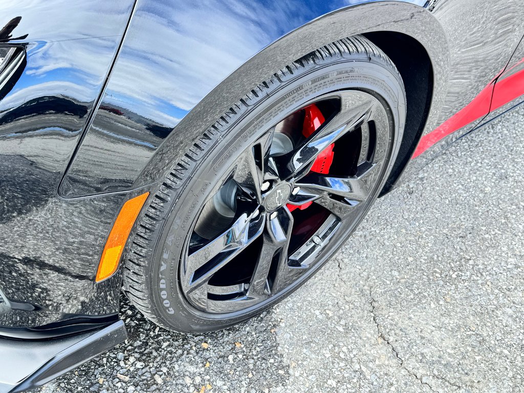 2023 Chevrolet Camaro CONVERTIBLE / BAS KILOMÉTRAGE / MOTEUR 6.2L / JUPE AVANT / IMPECCABLE in Thetford Mines, Quebec - 15 - w1024h768px