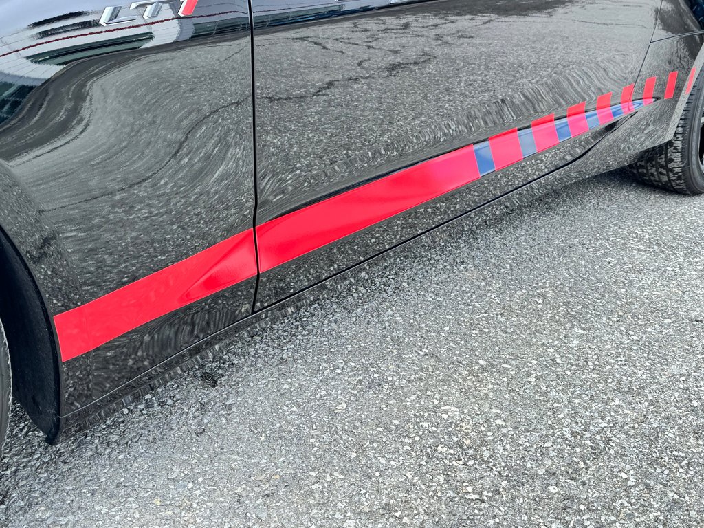 2023 Chevrolet Camaro CONVERTIBLE / BAS KILOMÉTRAGE / MOTEUR 6.2L / JUPE AVANT / IMPECCABLE in Thetford Mines, Quebec - 20 - w1024h768px