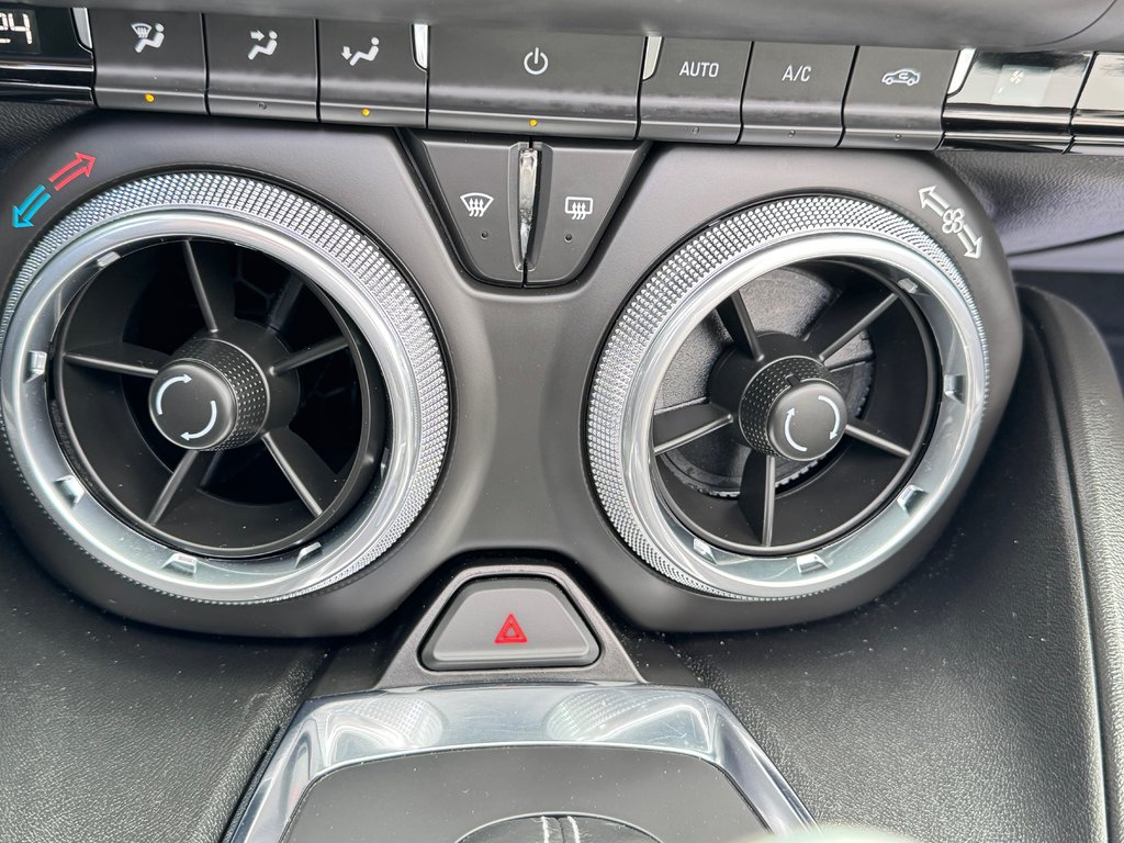 2023 Chevrolet Camaro CONVERTIBLE / BAS KILOMÉTRAGE / MOTEUR 6.2L / JUPE AVANT / IMPECCABLE in Thetford Mines, Quebec - 52 - w1024h768px