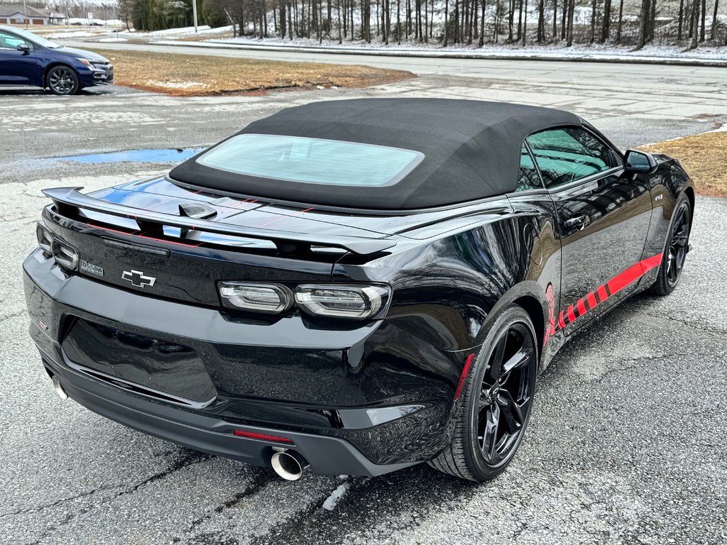 2023 Chevrolet Camaro CONVERTIBLE / BAS KILOMÉTRAGE / MOTEUR 6.2L / JUPE AVANT / IMPECCABLE in Thetford Mines, Quebec - 70 - w1024h768px