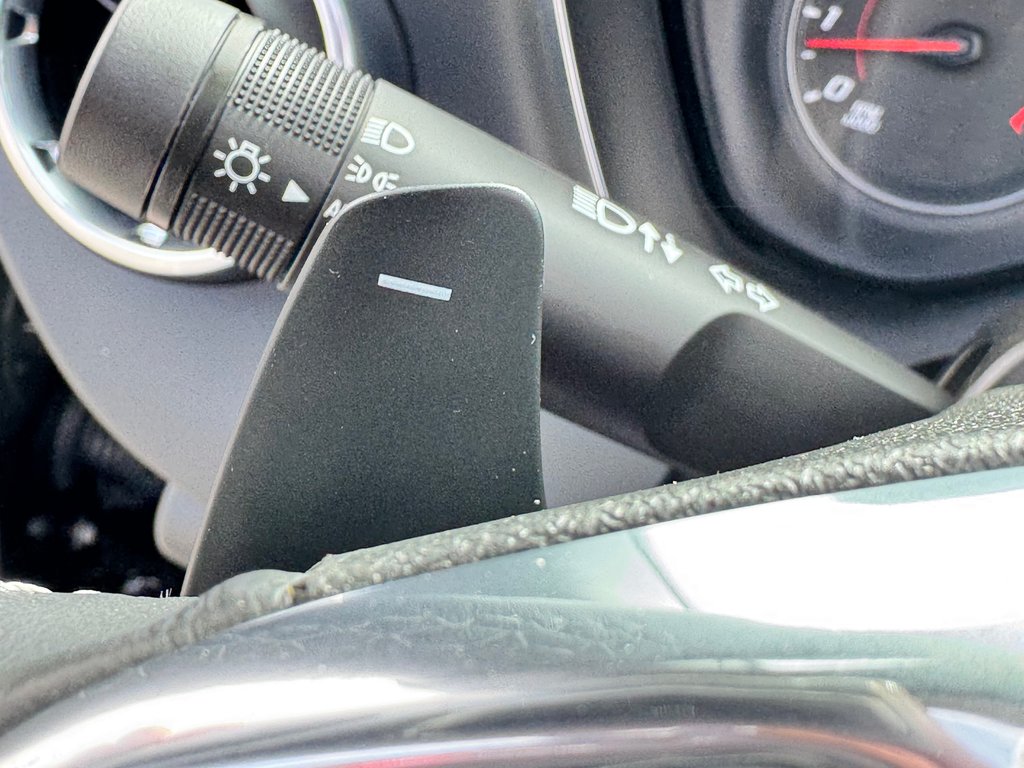 2023 Chevrolet Camaro CONVERTIBLE / BAS KILOMÉTRAGE / MOTEUR 6.2L / JUPE AVANT / IMPECCABLE in Thetford Mines, Quebec - 41 - w1024h768px