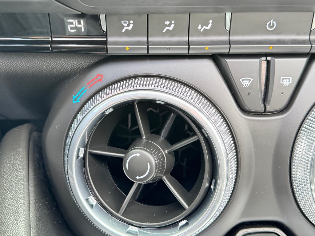2023 Chevrolet Camaro CONVERTIBLE / BAS KILOMÉTRAGE / MOTEUR 6.2L / JUPE AVANT / IMPECCABLE in Thetford Mines, Quebec - 50 - w1024h768px