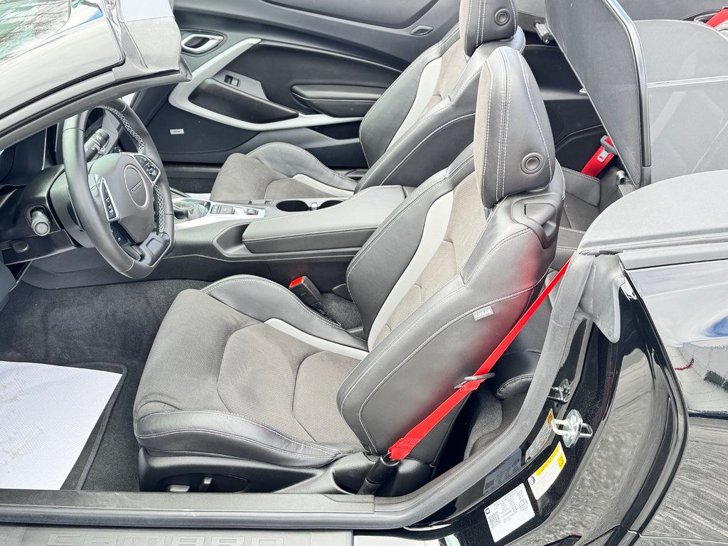 2023 Chevrolet Camaro CONVERTIBLE / BAS KILOMÉTRAGE / MOTEUR 6.2L / JUPE AVANT / IMPECCABLE in Thetford Mines, Quebec - 30 - w1024h768px