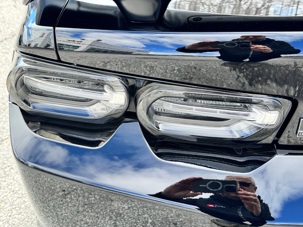 2023 Chevrolet Camaro CONVERTIBLE / BAS KILOMÉTRAGE / MOTEUR 6.2L / JUPE AVANT / IMPECCABLE in Thetford Mines, Quebec - 22 - w1024h768px