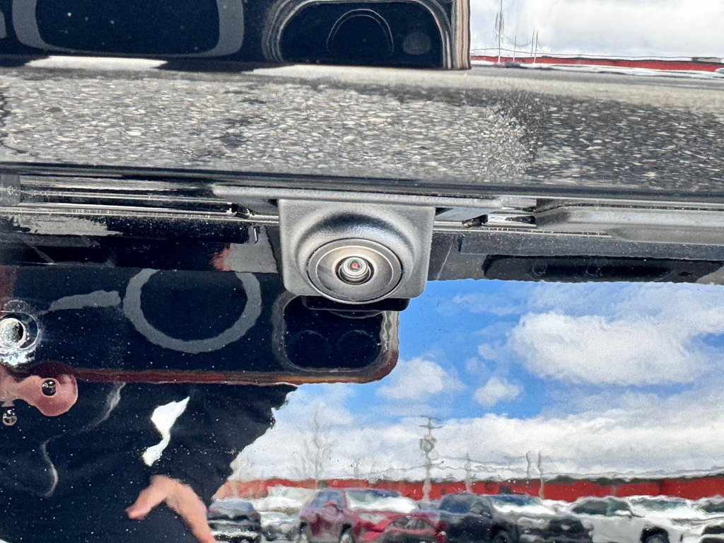 2023 Chevrolet Camaro CONVERTIBLE / BAS KILOMÉTRAGE / MOTEUR 6.2L / JUPE AVANT / IMPECCABLE in Thetford Mines, Quebec - 24 - w1024h768px