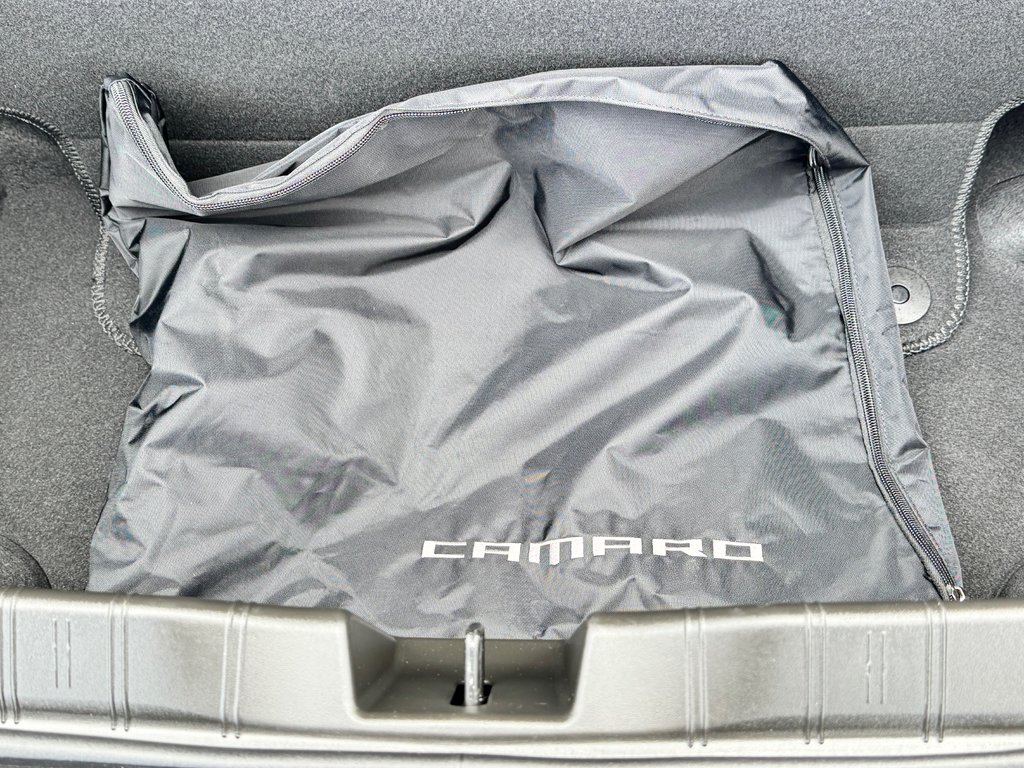 2023 Chevrolet Camaro CONVERTIBLE / BAS KILOMÉTRAGE / MOTEUR 6.2L / JUPE AVANT / IMPECCABLE in Thetford Mines, Quebec - 66 - w1024h768px