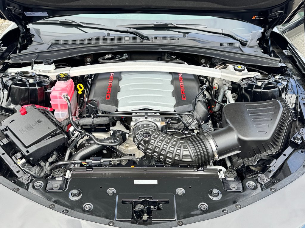2023 Chevrolet Camaro CONVERTIBLE / BAS KILOMÉTRAGE / MOTEUR 6.2L / JUPE AVANT / IMPECCABLE in Thetford Mines, Quebec - 59 - w1024h768px