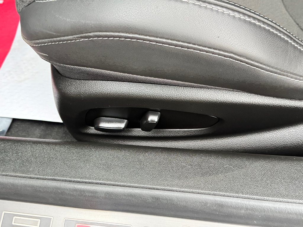 2024 Chevrolet Camaro 1SS / 1LE TRACK PACK / RARE / IMPECCABLE in Thetford Mines, Quebec - 38 - w1024h768px