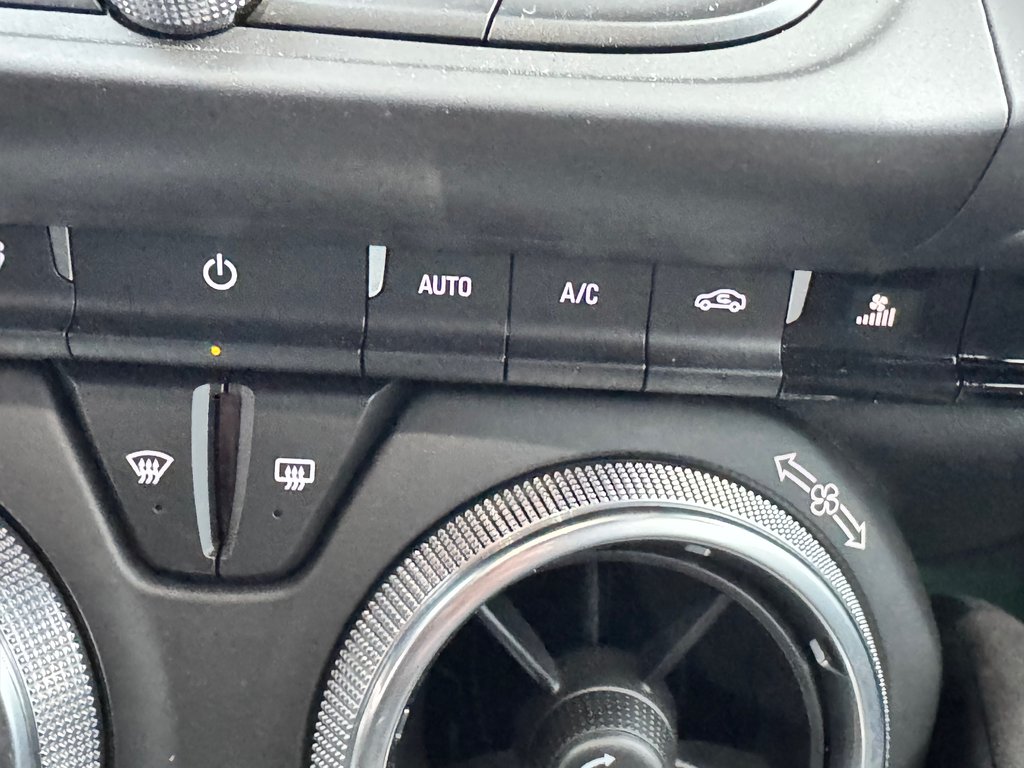 2024 Chevrolet Camaro 1SS / 1LE TRACK PACK / RARE / IMPECCABLE in Thetford Mines, Quebec - 56 - w1024h768px