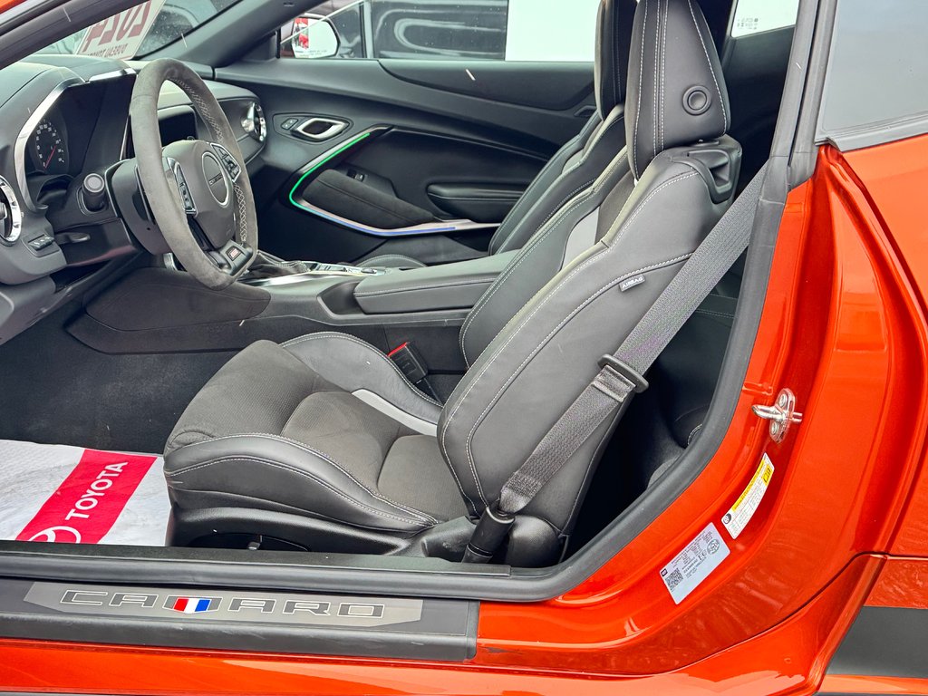 2024 Chevrolet Camaro 1SS / 1LE TRACK PACK / RARE / IMPECCABLE in Thetford Mines, Quebec - 36 - w1024h768px