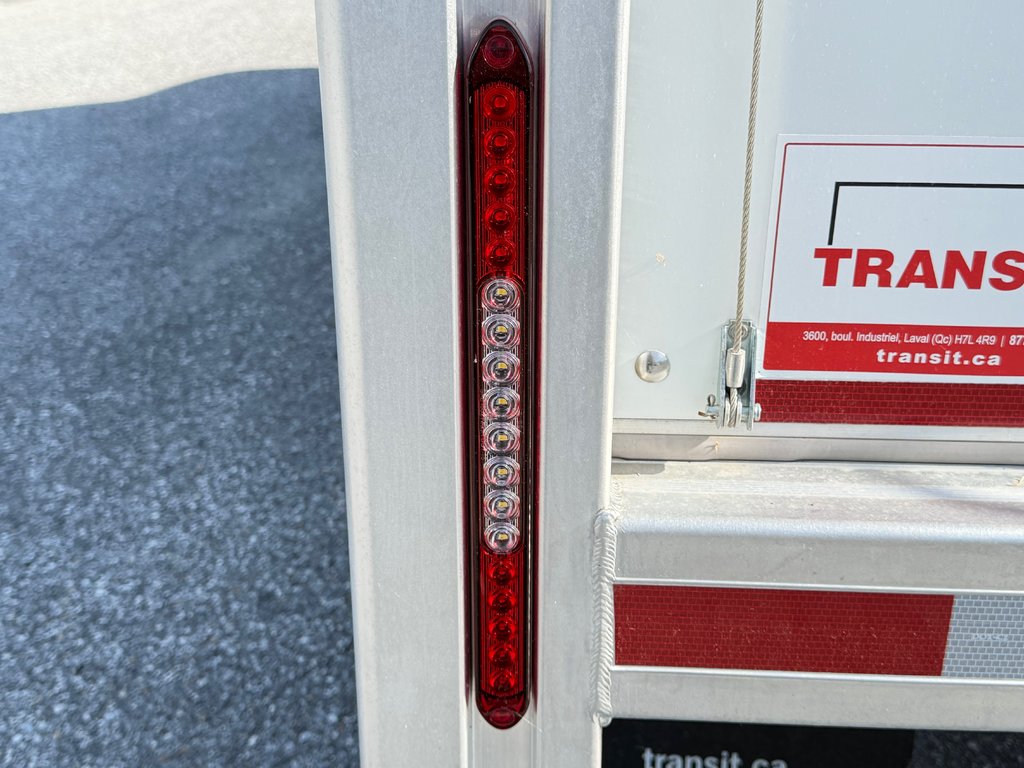 Chevrolet EXPRESS 3500 12 PIEDS BOITE COMME NEUF / SEULEMENT 1 000 KM / WOW !!! 2024 à Thetford Mines, Québec - 44 - w1024h768px