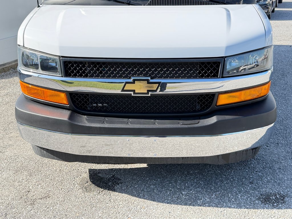 Chevrolet EXPRESS 3500 12 PIEDS BOITE COMME NEUF / SEULEMENT 1 000 KM / WOW !!! 2024 à Thetford Mines, Québec - 11 - w1024h768px