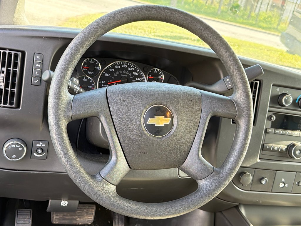 Chevrolet EXPRESS 3500 12 PIEDS BOITE COMME NEUF / SEULEMENT 1 000 KM / WOW !!! 2024 à Thetford Mines, Québec - 21 - w1024h768px