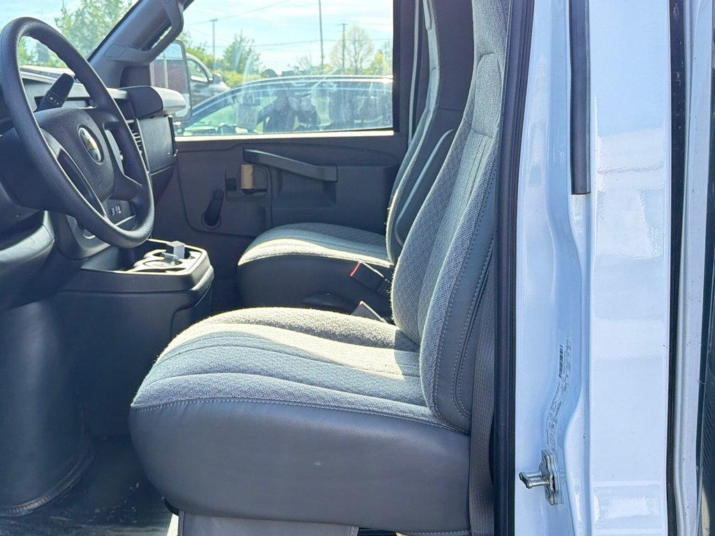 Chevrolet EXPRESS 3500 12 PIEDS BOITE COMME NEUF / SEULEMENT 1 000 KM / WOW !!! 2024 à Thetford Mines, Québec - 18 - w1024h768px